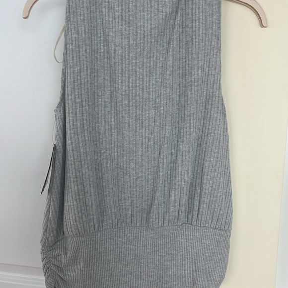 Soft grey turtle neck short sleeve blouse brand new with tags by democracy - Picture 4 of 5